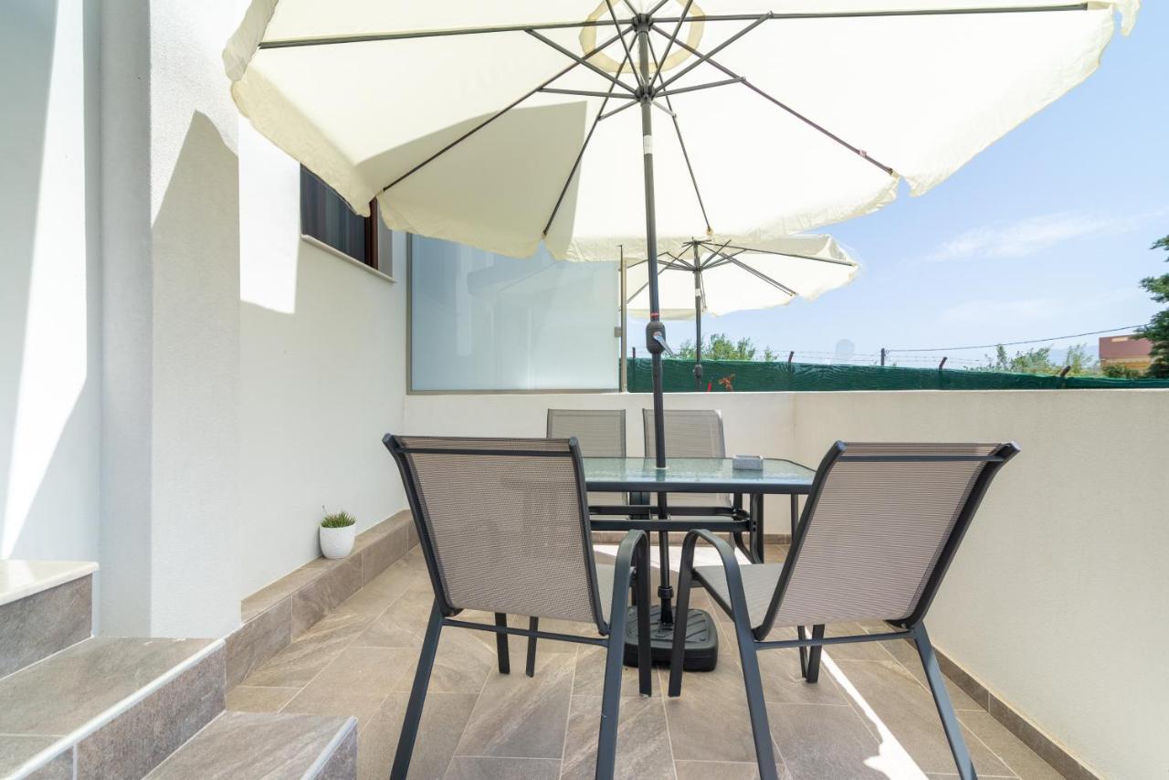 Cozy House With Pool Near Beach Gazi Kültér fotó